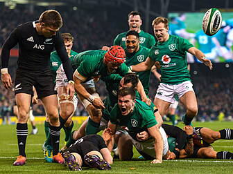 Jacob Stockdale try against Ne...